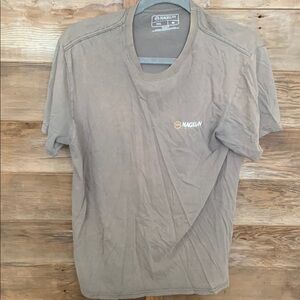 Magellan Outdoors Gray Short Sleeve Tee
